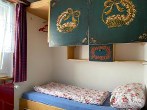 Postel nebo postele na pokoji v ubytování Ferienwohnung Alpen-Zauber Leukerbad