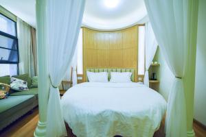 เตียงในห้องที่ Zhangjiajie Han Exotic Inn