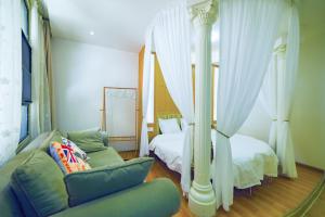 เตียงในห้องที่ Zhangjiajie Han Exotic Inn
