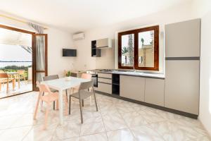 A kitchen or kitchenette at Resort Santa Maria Hotel