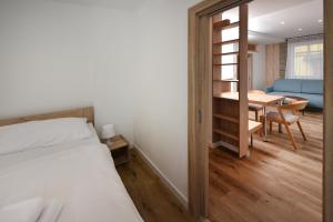 Posteľ alebo postele v izbe v ubytovaní Apartmany ZEA