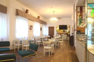 TV a/nebo společenská místnost v ubytování Hotel Ariston Riccione