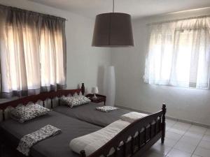 Ένα ή περισσότερα κρεβάτια σε δωμάτιο στο Grandma's House Aliki Thassos