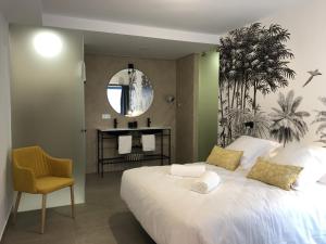 Postel nebo postele na pokoji v ubytování PATIOdeLUZ - Stylish apartments in Párraga 13