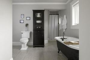 Ένα μπάνιο στο Historic Neighborhood 2 Blocks From Downtown Bozeman,
