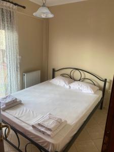 Ένα ή περισσότερα κρεβάτια σε δωμάτιο στο Enjoy Ofrinio Apartment