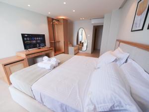 Letto o letti in una camera di Sunrise Qeparo