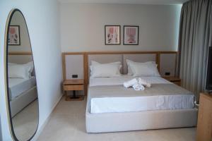 Letto o letti in una camera di Sunrise Qeparo