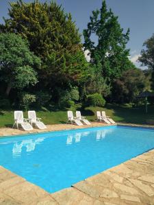 The swimming pool at or close to Apartamentos El Calambuco