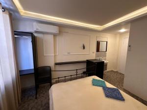 Postel nebo postele na pokoji v ubytování Nobel Hotel