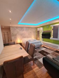 Χώρος καθιστικού στο Exklusive moderne 2 Zi. Wohnung in ruhiger Lage
