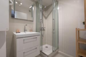 Ένα μπάνιο στο Sweet'Issy - Balcon - Parking - Climatisation - WIFI - MyBestLoc +16 φωτογραφίες