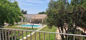 The swimming pool at or close to Appartement dans un mas provençal rénové Még 12 kép