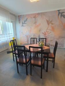 Posedenie v ubytovaní Lara Apartments
