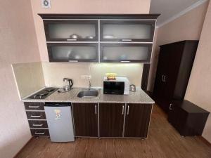 Η κουζίνα ή μικρή κουζίνα στο Orbi Towers by the Sea