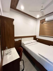 Welcome Hotels客房内的一张或多张床位