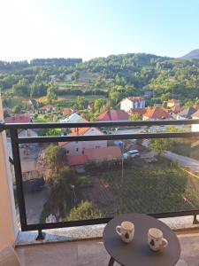 O vedere generală la munți sau o vedere la munte luată de la acest apartament