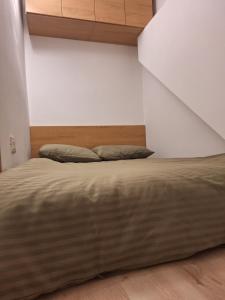 Un pat sau paturi într-o cameră la Pine Kolasin