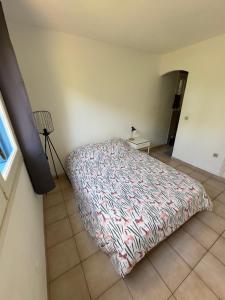 En eller flere senge i et værelse på Appartement T3 grand jardin