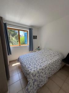 En eller flere senge i et værelse på Appartement T3 grand jardin