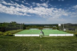 Теніс і / або сквош на території Smart glamp або поблизу