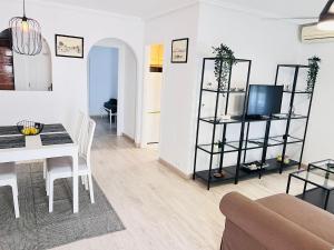 TV a/nebo společenská místnost v ubytování Townhouse Dreamhills Los Altos