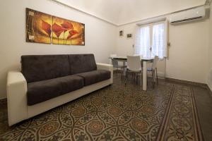 a living room with a couch and a table at Domvs Cementina con vista mare in Trapani