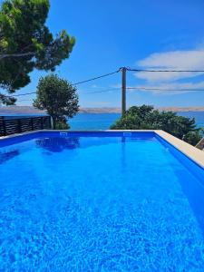 Bazén v ubytovaní Beachfront Apartments Baricevic with Pool alebo v jeho blízkosti
