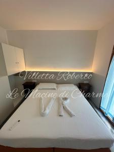 a bedroom with a bed with a white mattress at Villetta Roberto Le Macine di Charme - Pugnochiuso Resort in Vieste