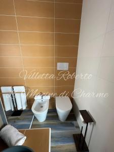 a bathroom with a urinal and a bidet at Villetta Roberto Le Macine di Charme - Pugnochiuso Resort in Vieste
