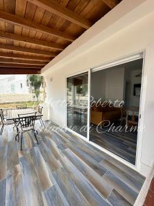 a view of the patio of a house with a table at Villetta Roberto Le Macine di Charme - Pugnochiuso Resort in Vieste