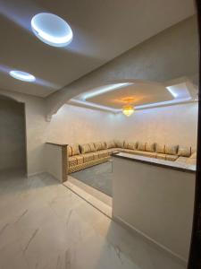Posezení v ubytování hotel diamond قصر الألماسة