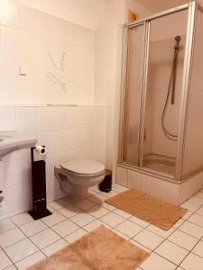 Ένα μπάνιο στο Moderne Wohnung - 89m2 - 3 min zum Bahnhof & City