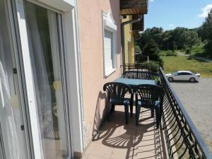 Balkón alebo terasa v ubytovaní Katica Apartman