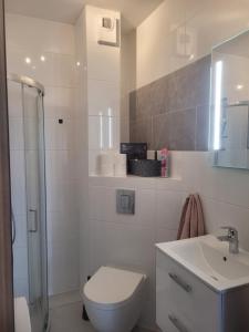 Ένα μπάνιο στο Apartament Słowińców 47