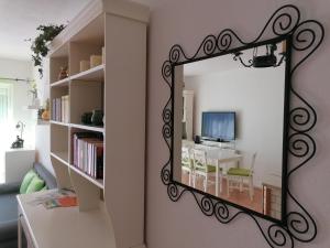 Televízia a/alebo spoločenská miestnosť v ubytovaní Katica Apartman