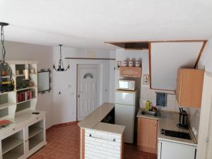 Kuchyňa alebo kuchynka v ubytovaní Katica Apartman