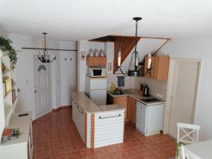 Kuchyňa alebo kuchynka v ubytovaní Katica Apartman