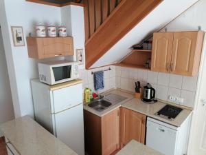 Kuchyňa alebo kuchynka v ubytovaní Katica Apartman