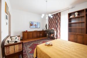 a bedroom with a bed and a fireplace in it at B&B Dante in Pordenone