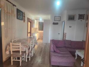 Χώρος καθιστικού στο KLEDi & ILDA