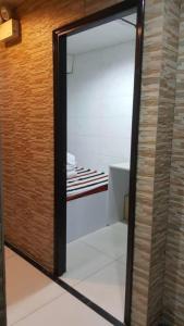 Kama o mga kama sa kuwarto sa JW Hostel