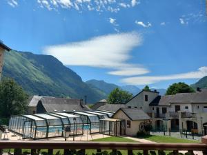 a view of a village with mountains in the background at La Campana 107 in Bielle