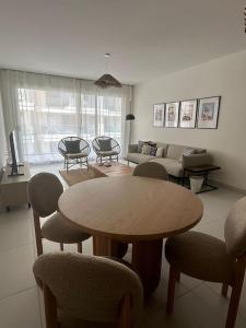 Khu vực ghế ngồi tại Marassi Marina Front 2bedr chalet