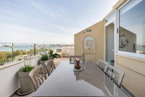 Balkon oz. terasa v nastanitvi Seagull Penthouse Marsaxlokk