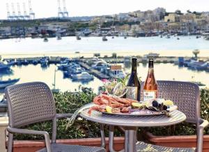 Pijača v nastanitvi Seagull Penthouse Marsaxlokk