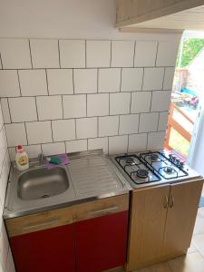 Apartmány u Zbytiny的厨房或小厨房