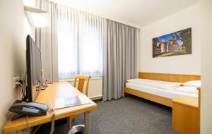 Postel nebo postele na pokoji v ubytování Parkhotel Hirschwang