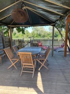 Balkón nebo terasa v ubytování Cabanon au bord du petit Rhône