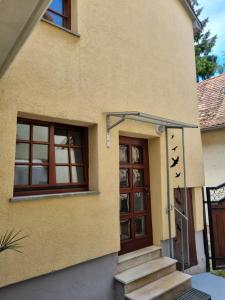 a house with a door and stairs in front at Ferienwohnung Heppenheim an der Bergstraße WHG 5 in Heppenheim an der Bergstrasse